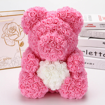 Medvedek iz penastih vrtnic rosa barve zbelim srčkom, 40 cm
